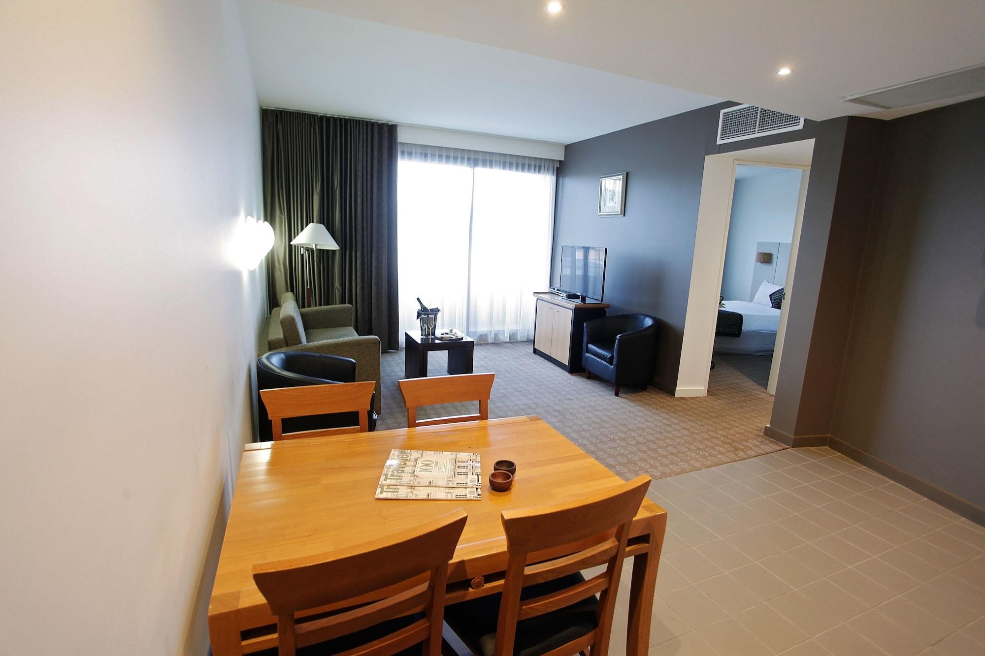 Golden Pebble Hotel Wantirna Exterior photo