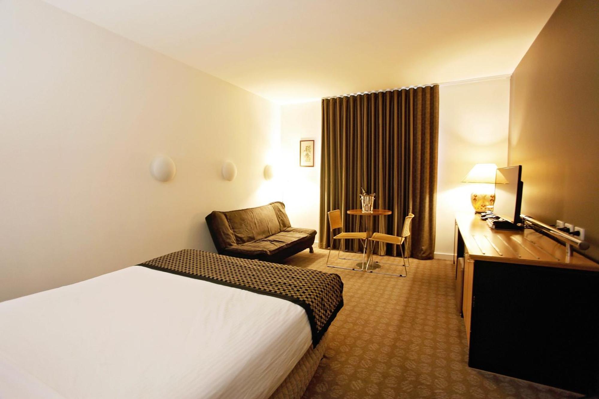 Golden Pebble Hotel Wantirna Room photo