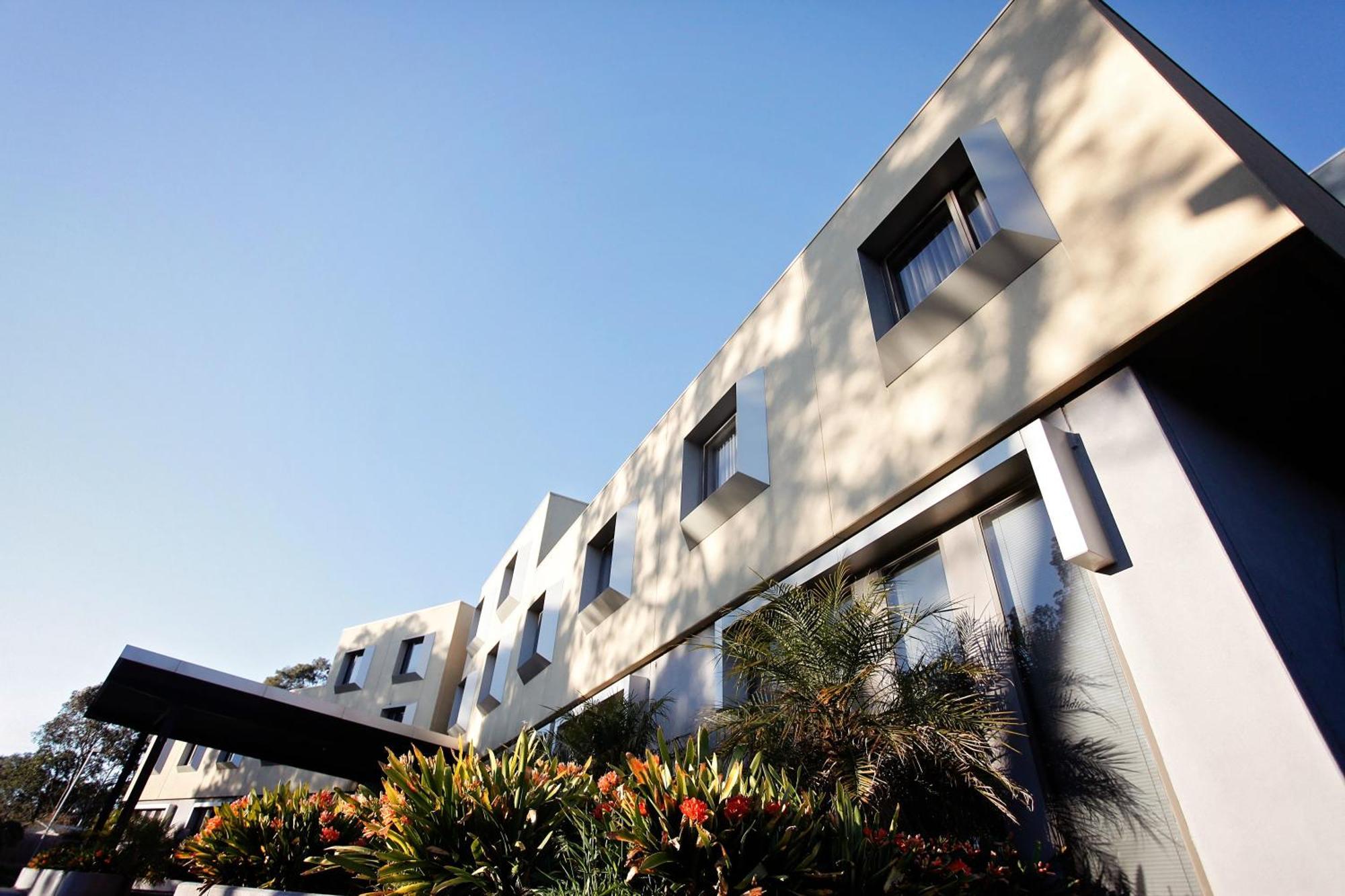 Golden Pebble Hotel Wantirna Exterior photo