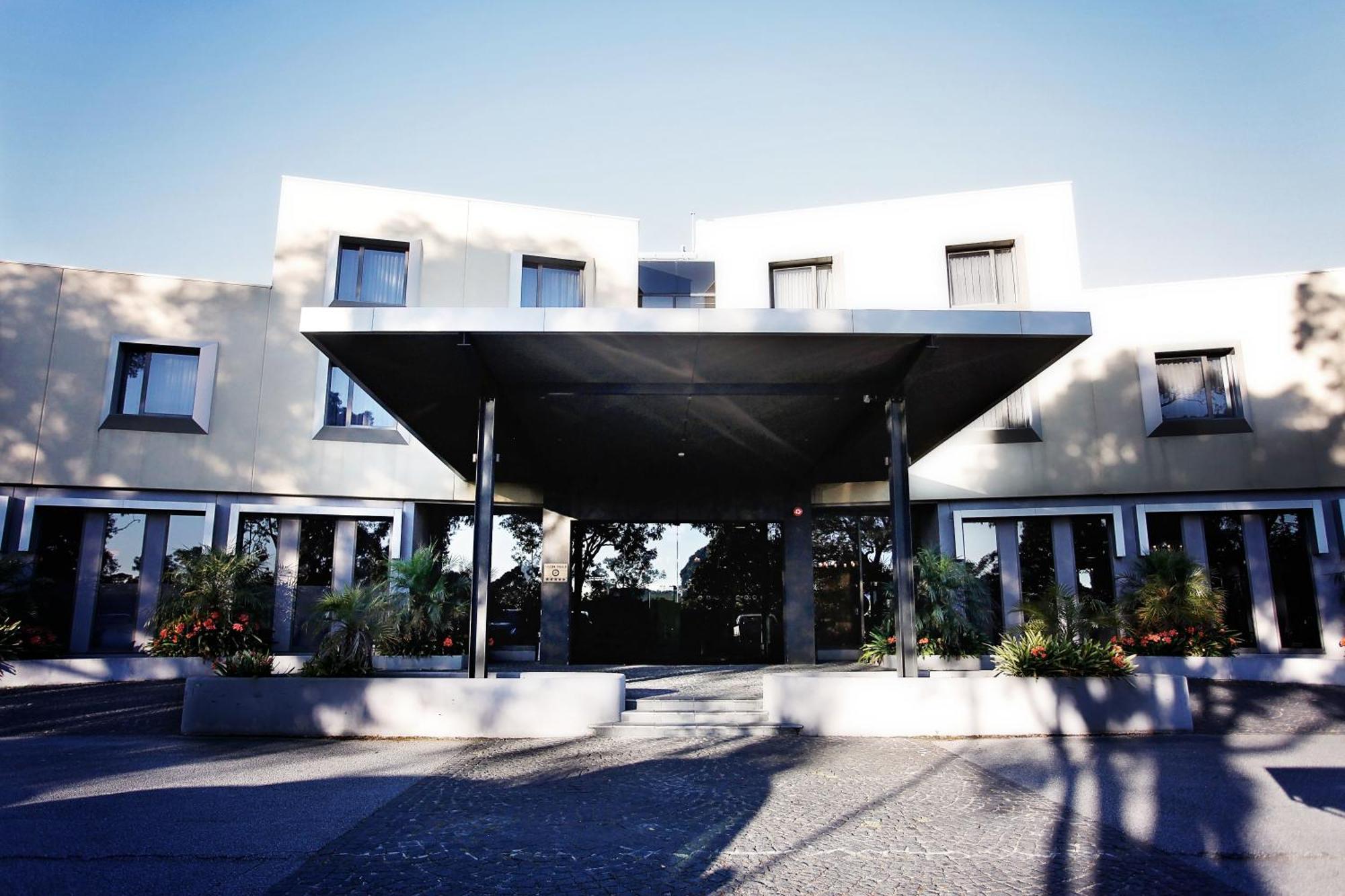 Golden Pebble Hotel Wantirna Exterior photo
