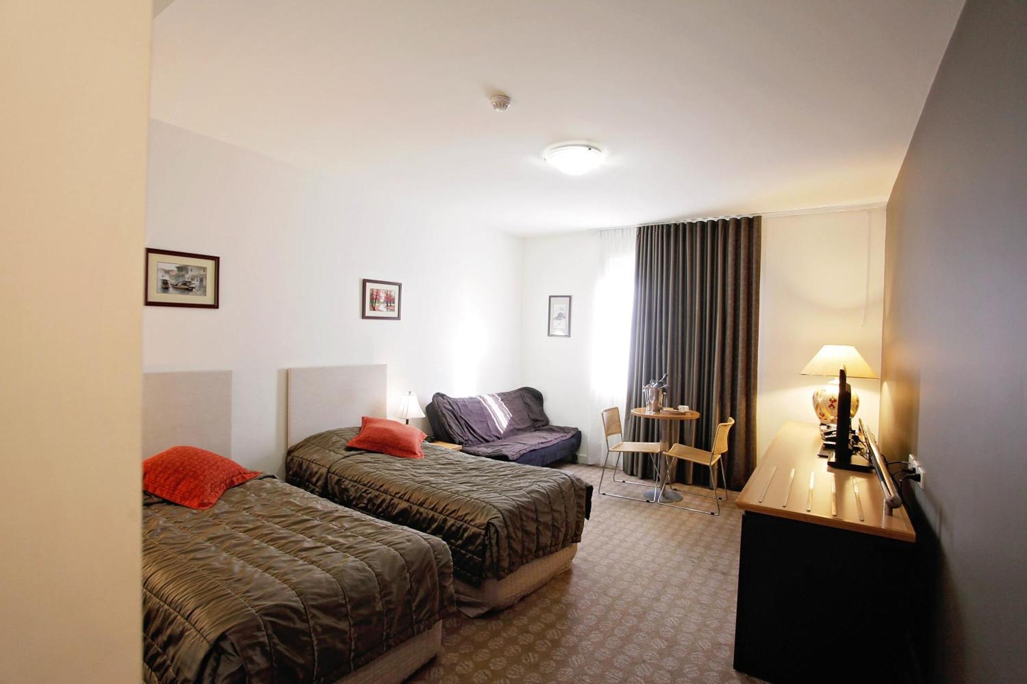 Golden Pebble Hotel Wantirna Room photo