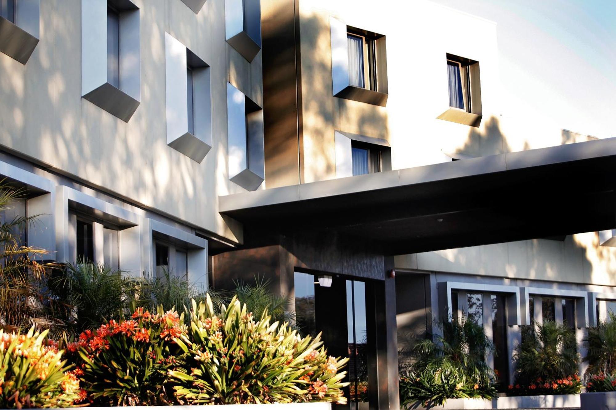 Golden Pebble Hotel Wantirna Exterior photo