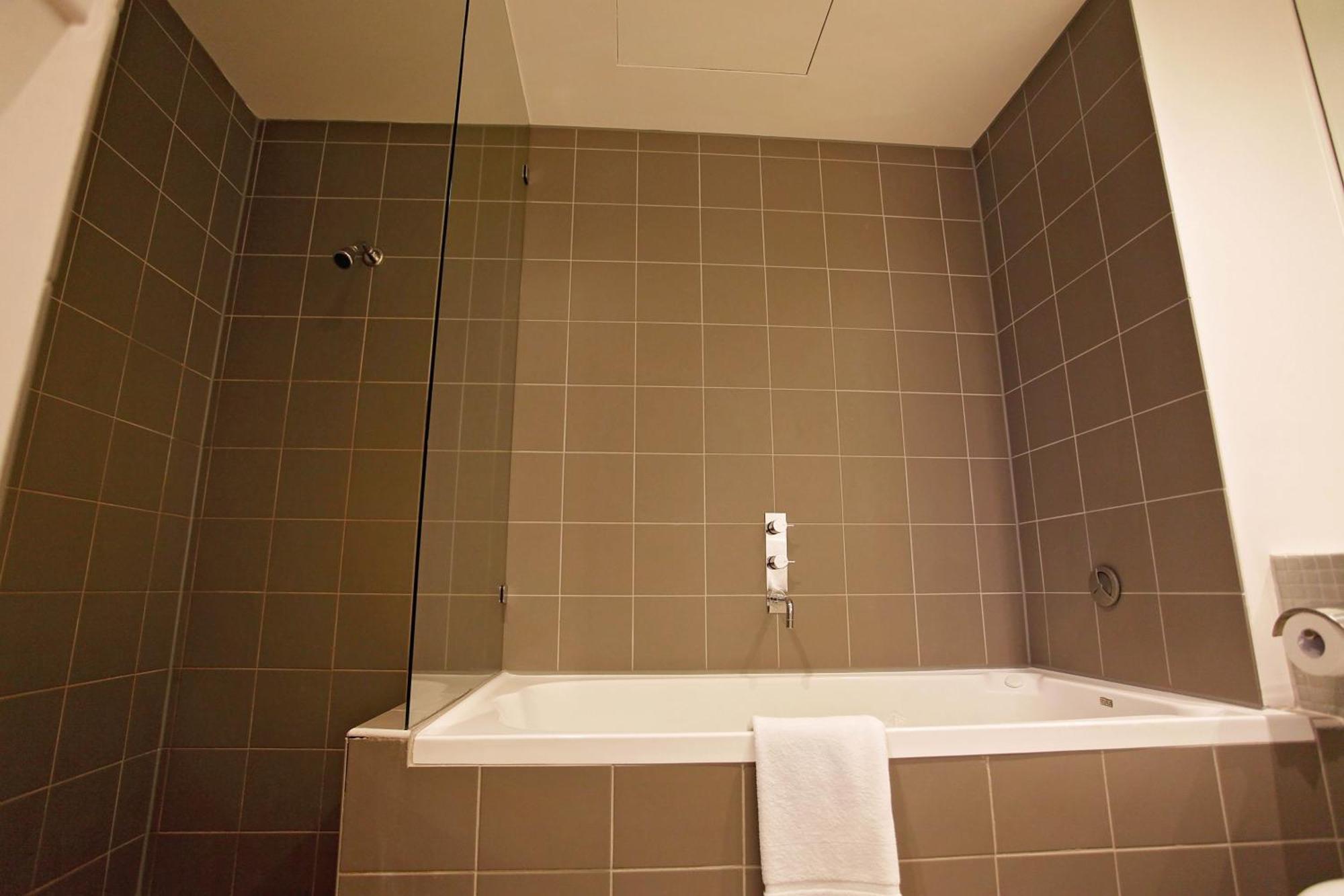Golden Pebble Hotel Wantirna Room photo