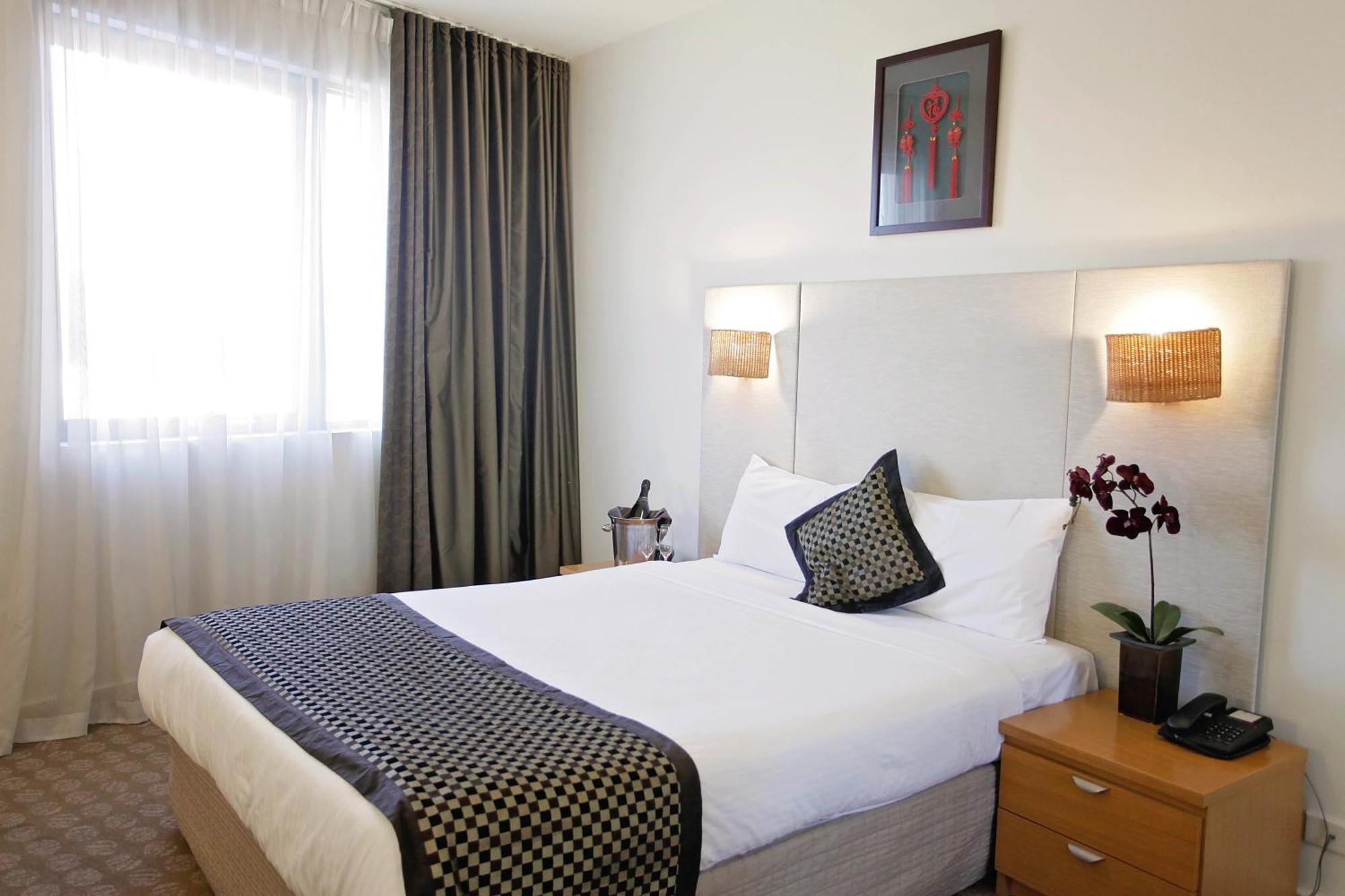 Golden Pebble Hotel Wantirna Room photo