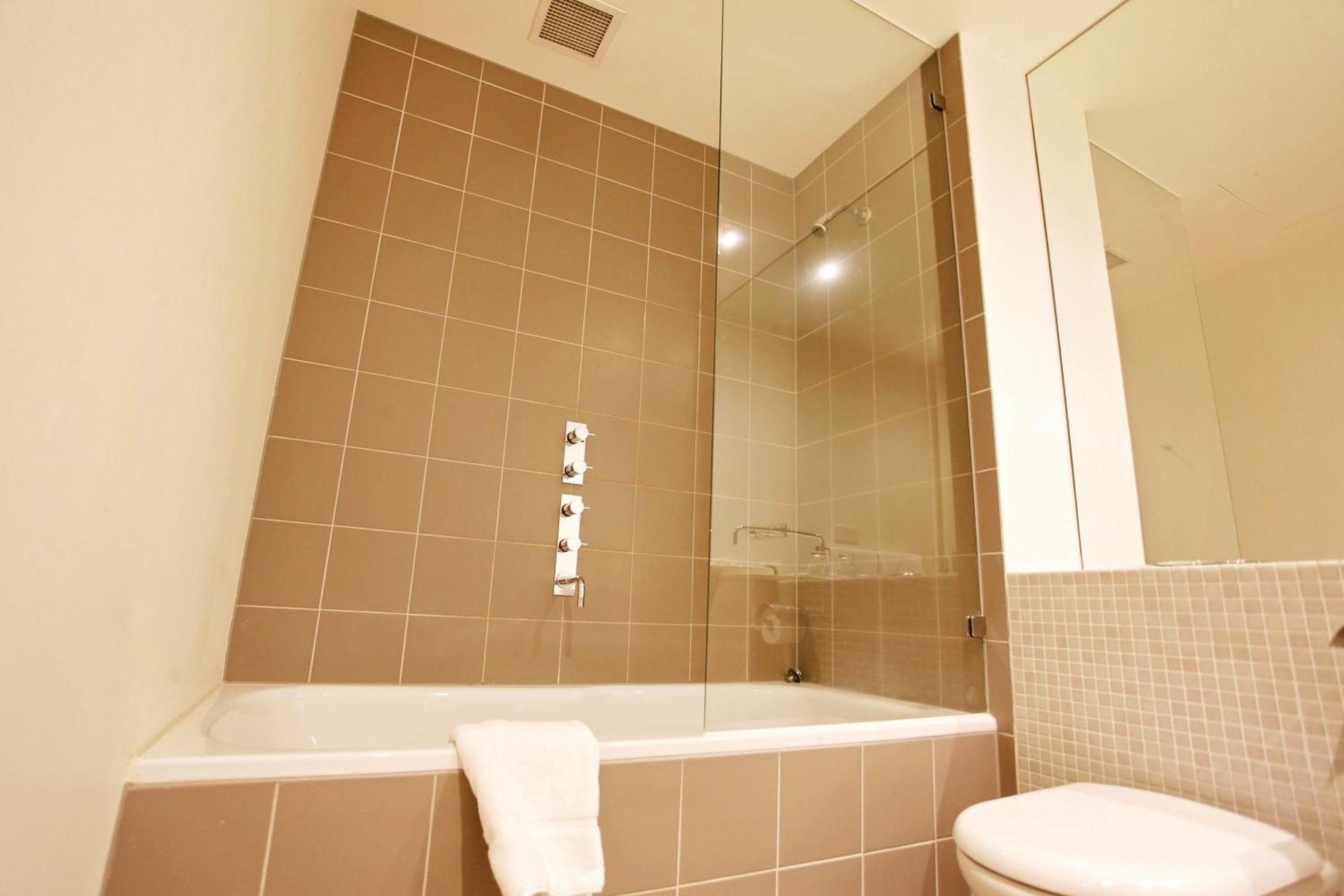 Golden Pebble Hotel Wantirna Room photo