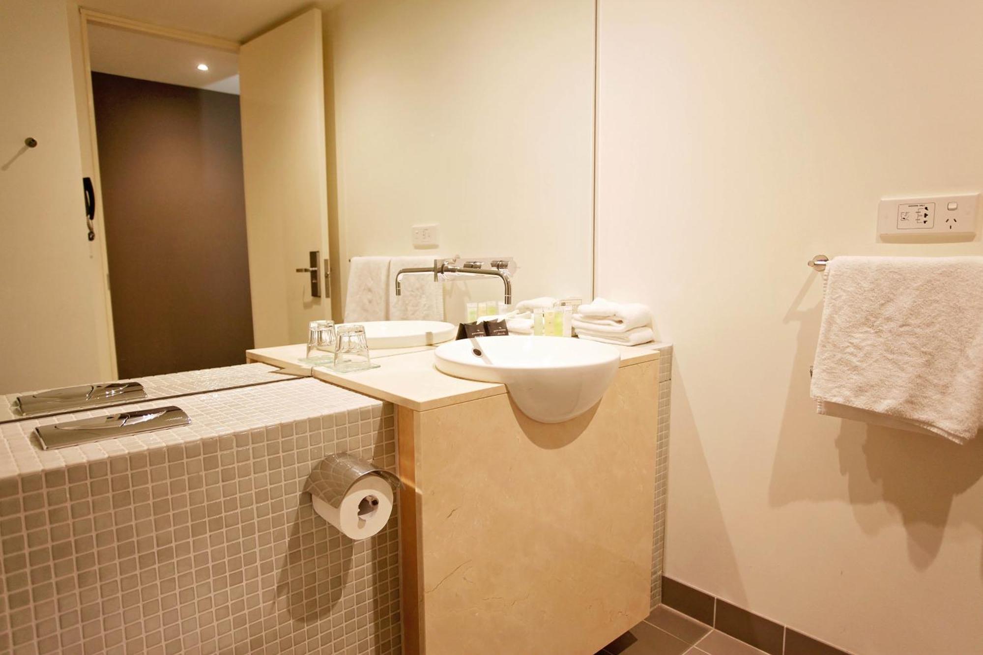 Golden Pebble Hotel Wantirna Room photo