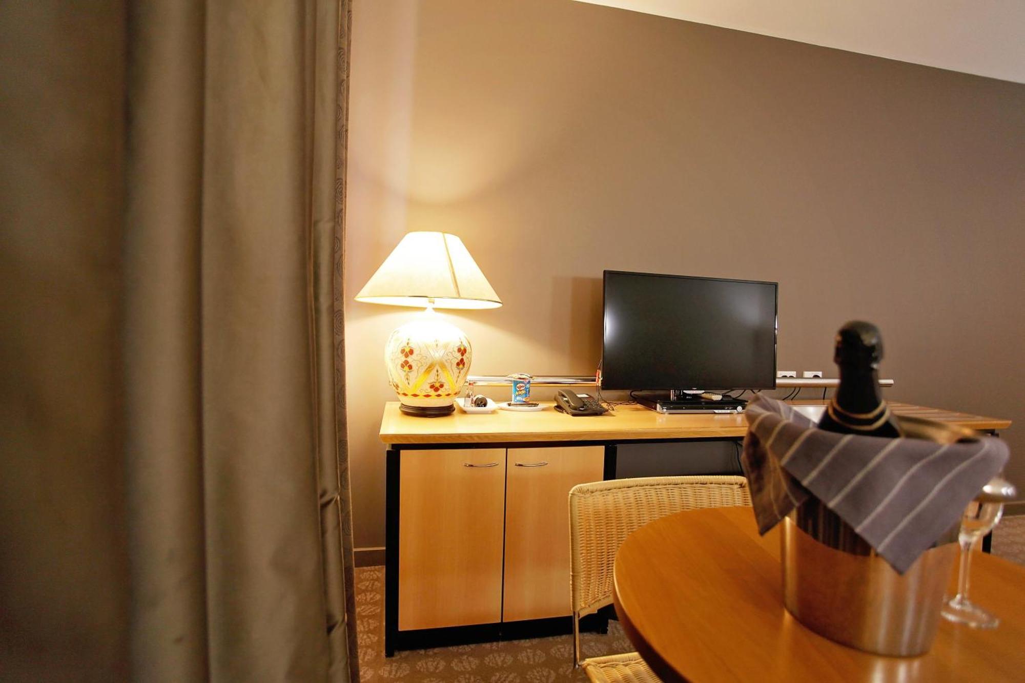 Golden Pebble Hotel Wantirna Room photo