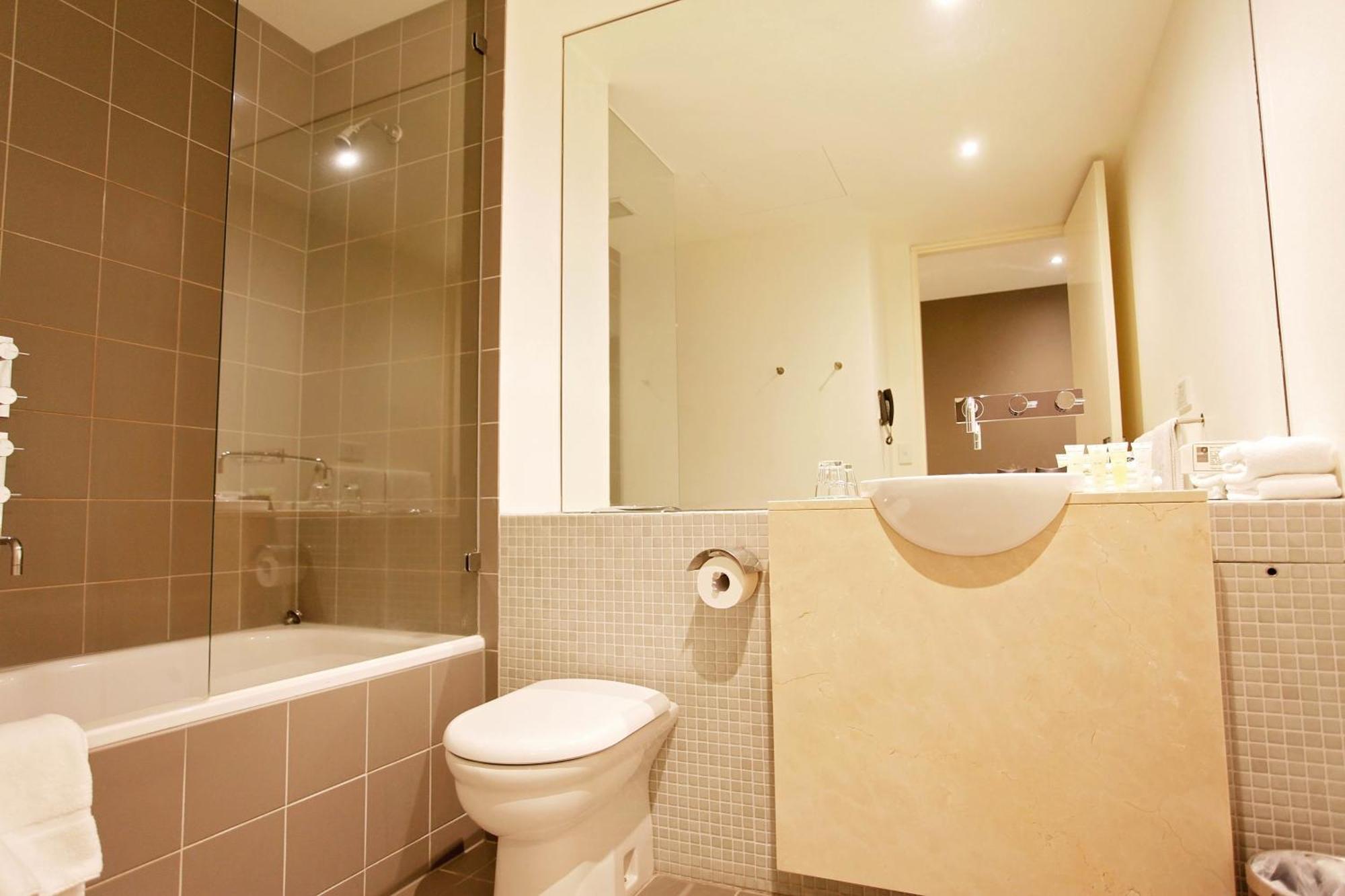 Golden Pebble Hotel Wantirna Room photo