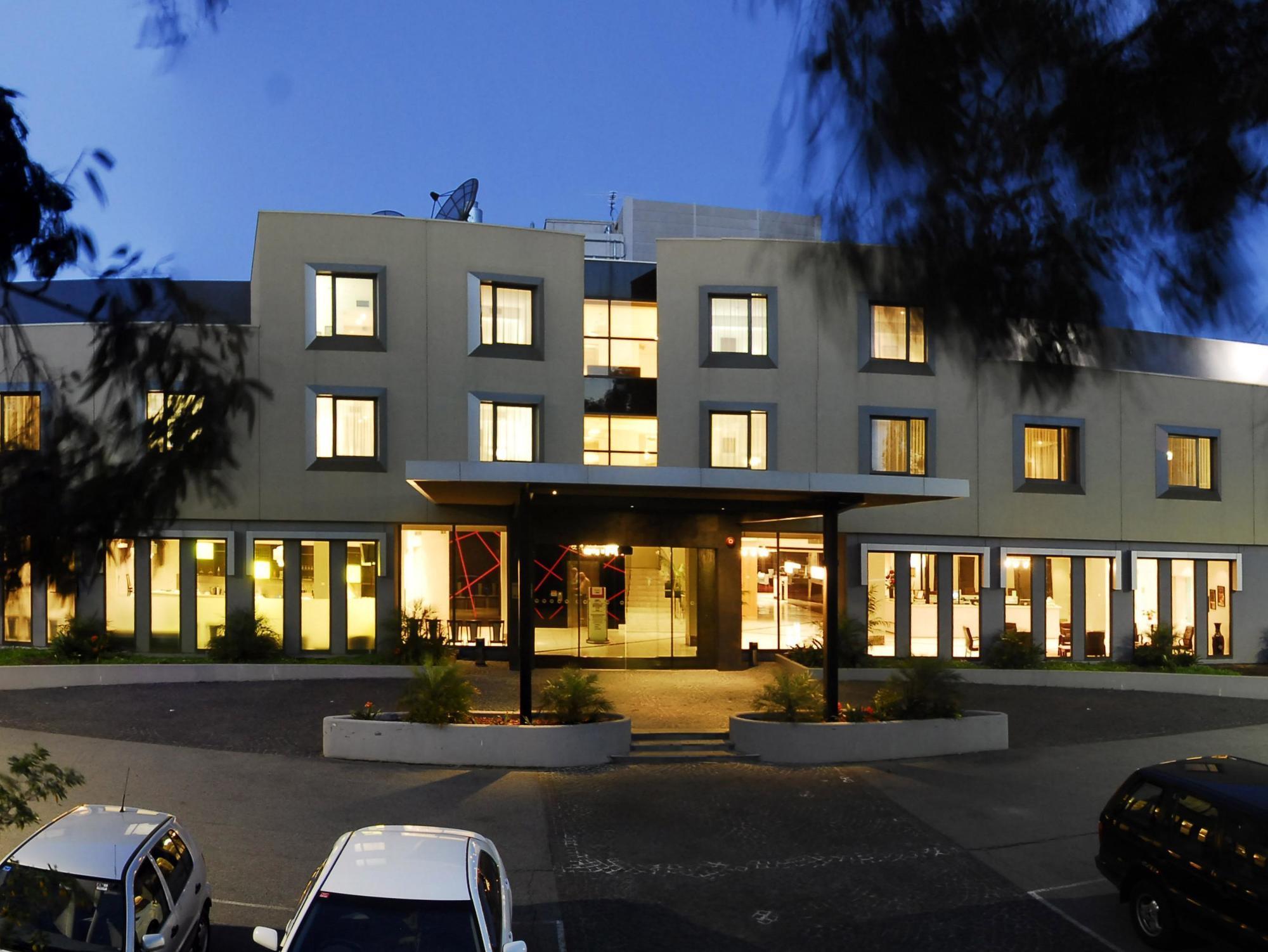 Golden Pebble Hotel Wantirna Exterior photo