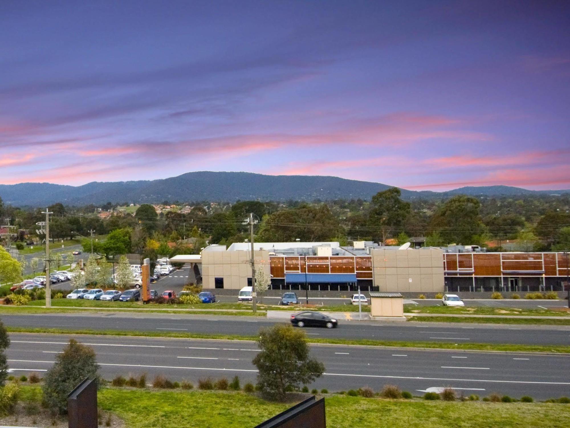 Golden Pebble Hotel Wantirna Exterior photo